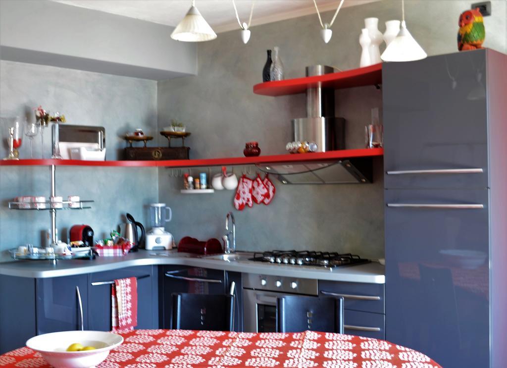 Tremezzina Appartamento Red & Grey Mezzegra Exterior photo