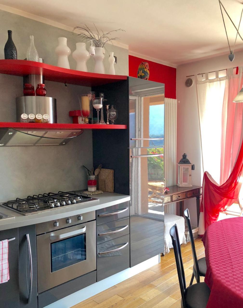 Tremezzina Appartamento Red & Grey Mezzegra Exterior photo